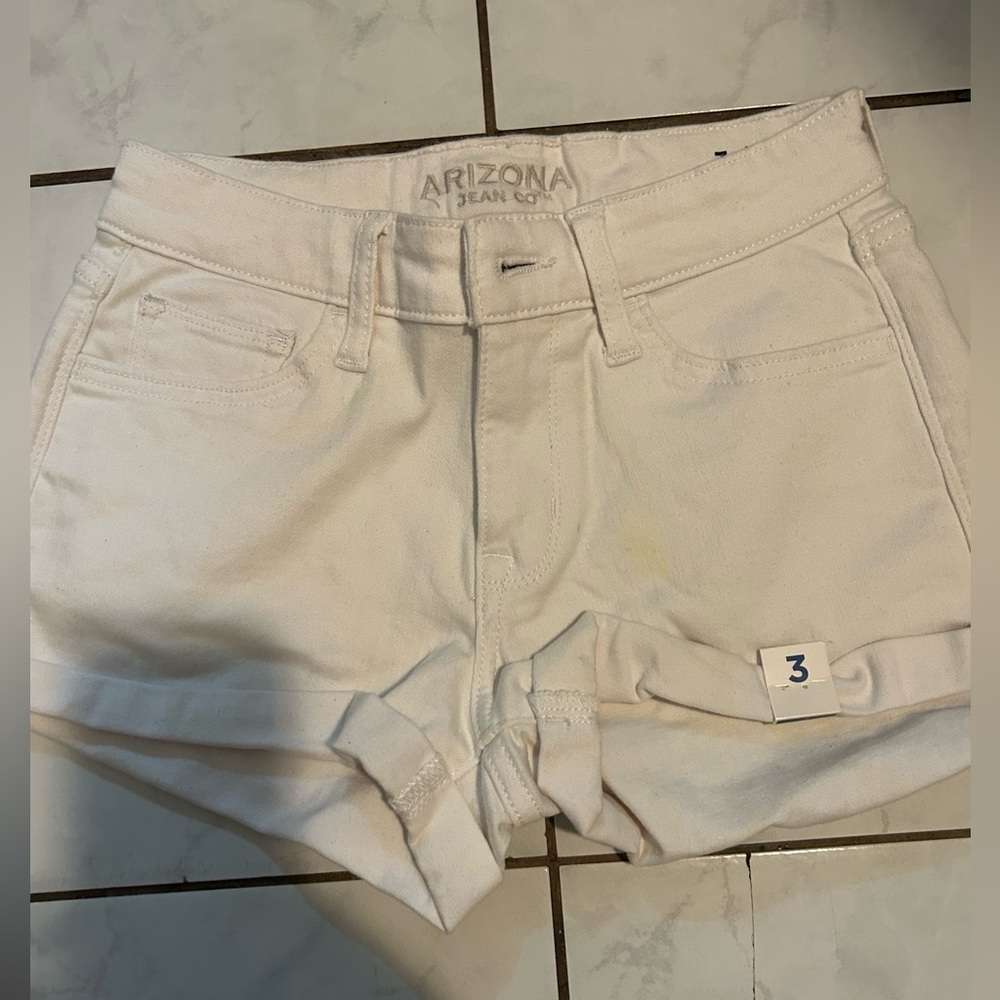 Cute white shorts